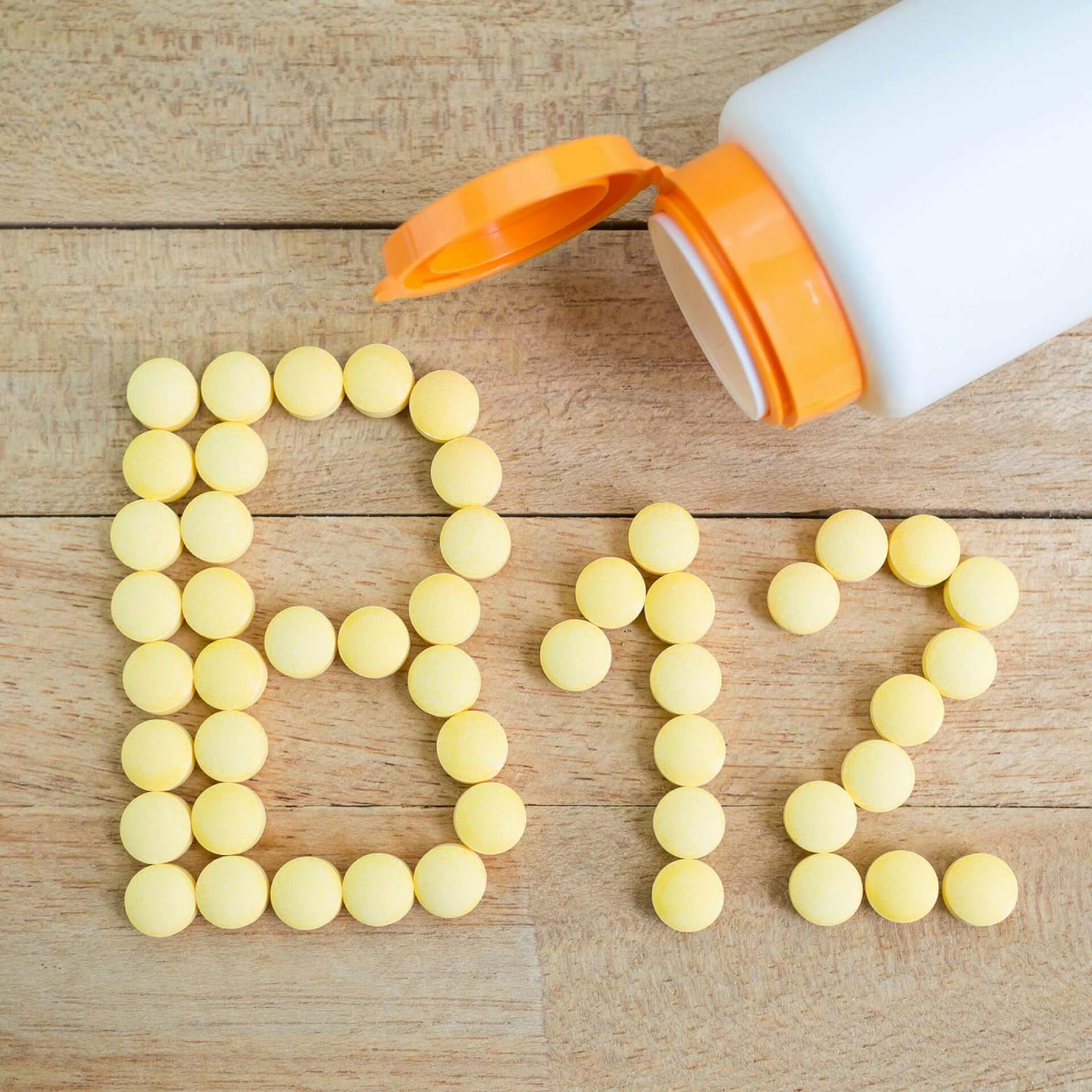 Replacement therapy for vitamin B12 deficiency: comparison between the sublingual and oral route