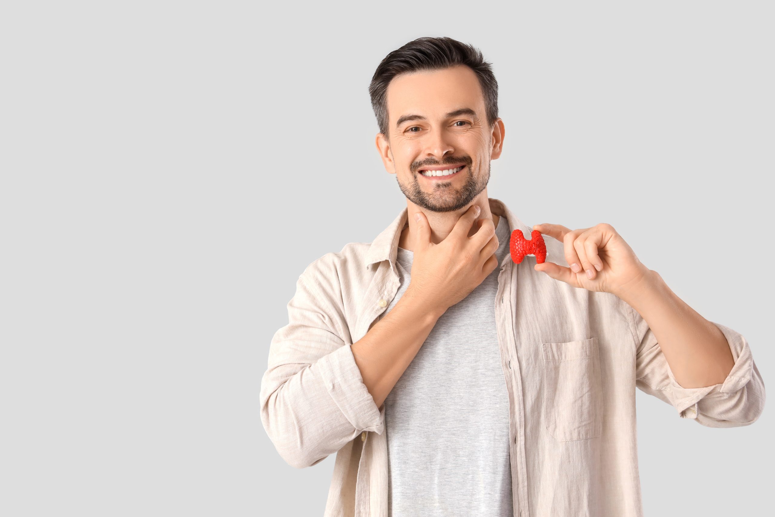 Θυρεοειδής: συμπτώματα, ενοχλήσεις και πότε χρειάζεται έλεγχος